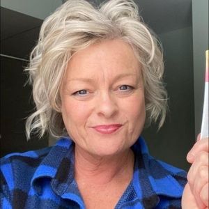 Meet your Posher, Carolyn lee